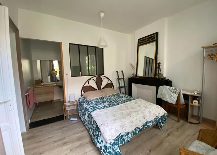 Au Jardin Bed & Breakfast 3*