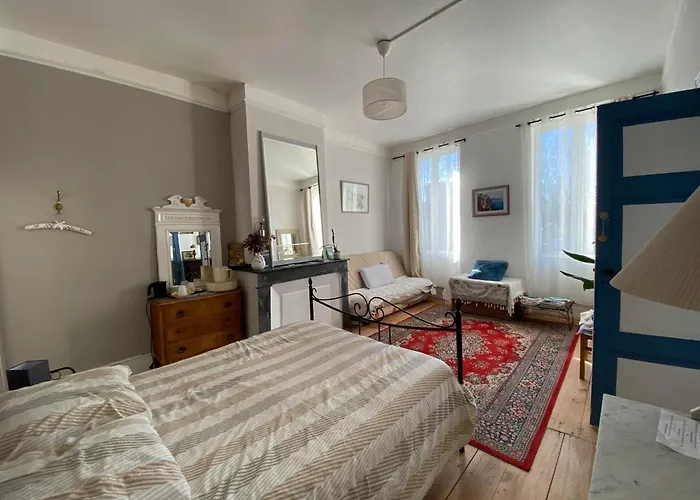 Au Jardin Bed & Breakfast 3*